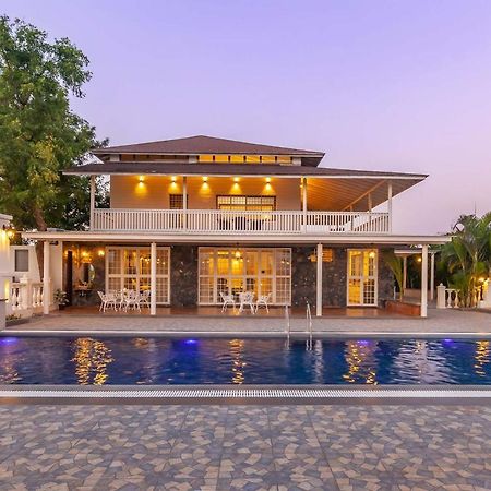 Stayvista'S Lake La Vie - Tranquil Lake-View Villa Amidst Farmland With Pool And Poolside Gazebo - Proximity To Sula 나식 외부 사진
