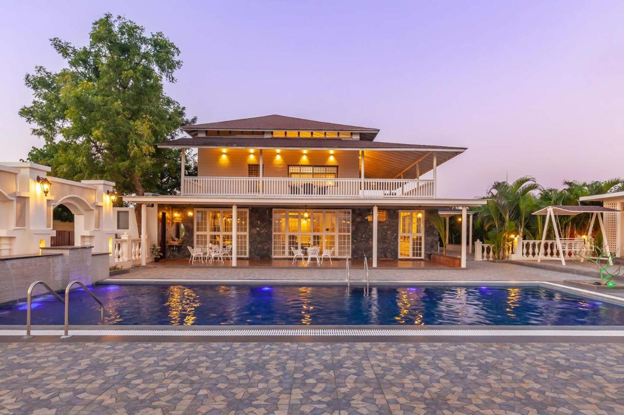 Stayvista'S Lake La Vie - Tranquil Lake-View Villa Amidst Farmland With Pool And Poolside Gazebo - Proximity To Sula 나식 외부 사진