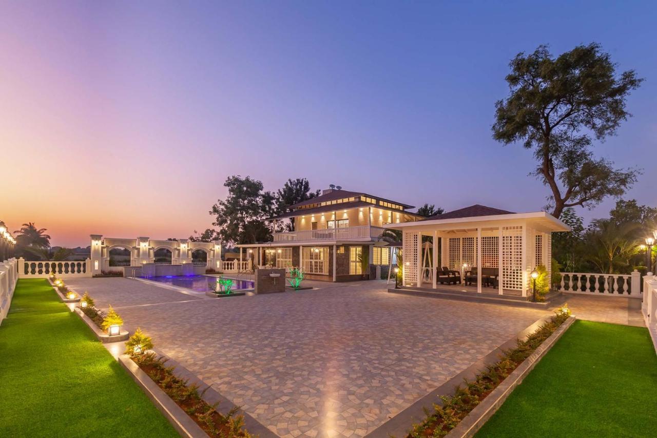 Stayvista'S Lake La Vie - Tranquil Lake-View Villa Amidst Farmland With Pool And Poolside Gazebo - Proximity To Sula 나식 외부 사진