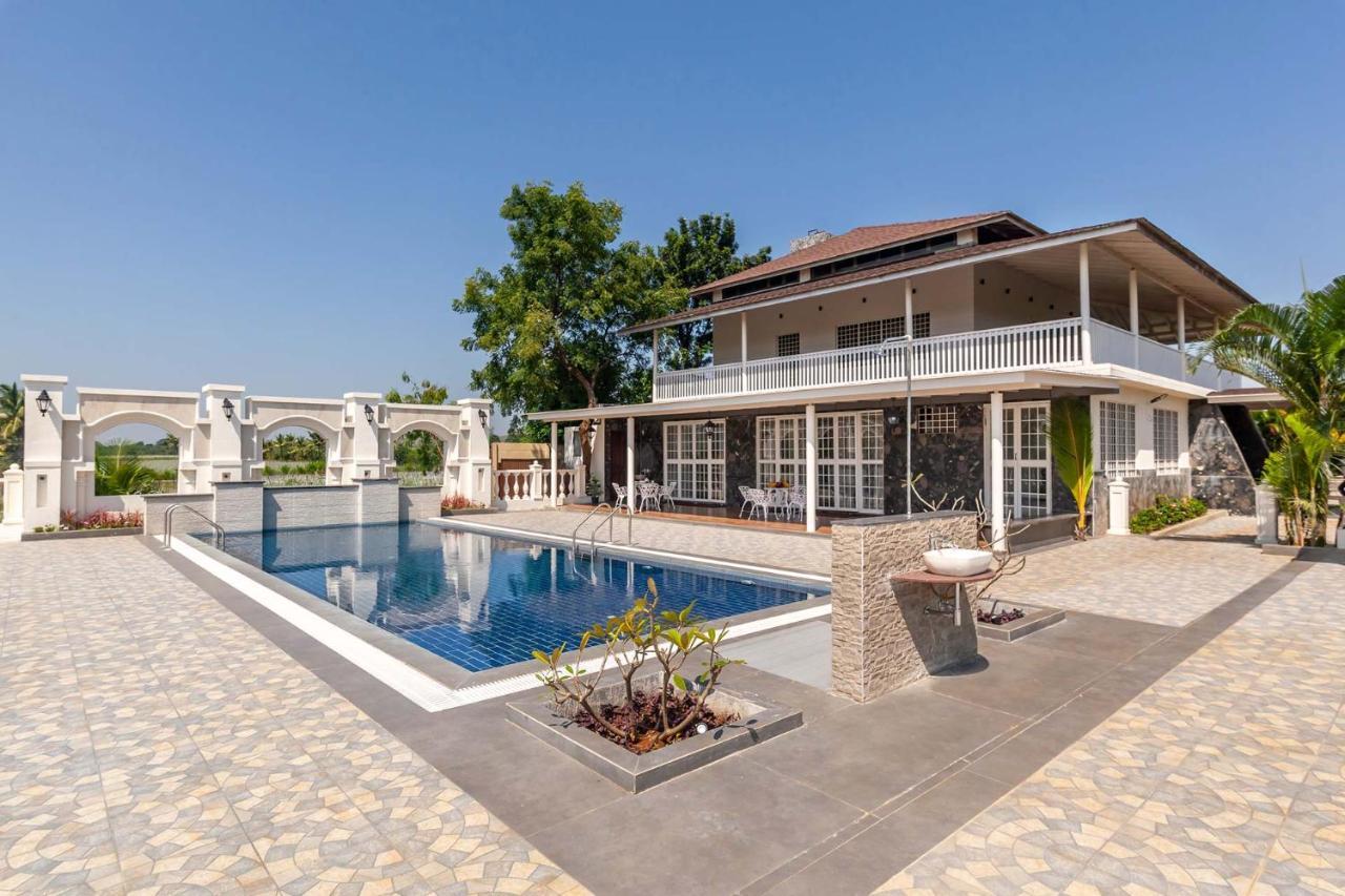 Stayvista'S Lake La Vie - Tranquil Lake-View Villa Amidst Farmland With Pool And Poolside Gazebo - Proximity To Sula 나식 외부 사진