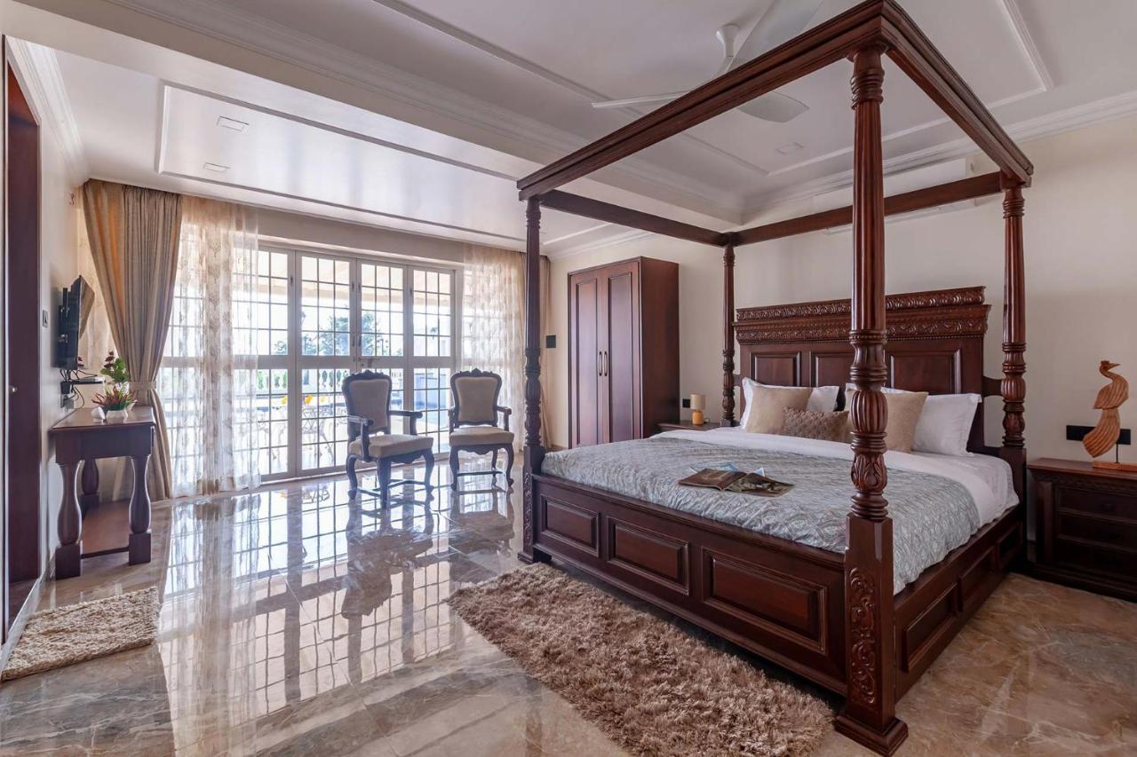 Stayvista'S Lake La Vie - Tranquil Lake-View Villa Amidst Farmland With Pool And Poolside Gazebo - Proximity To Sula 나식 외부 사진