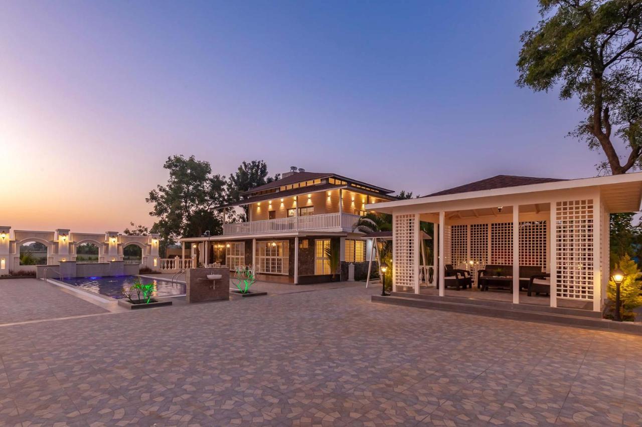 Stayvista'S Lake La Vie - Tranquil Lake-View Villa Amidst Farmland With Pool And Poolside Gazebo - Proximity To Sula 나식 외부 사진