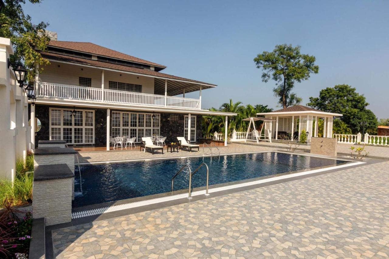 Stayvista'S Lake La Vie - Tranquil Lake-View Villa Amidst Farmland With Pool And Poolside Gazebo - Proximity To Sula 나식 외부 사진